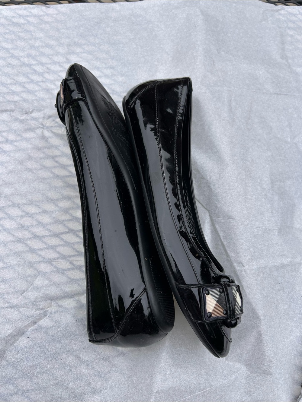 Burberry Black Patent Leather Ballet Flats Nova Check Bow Buckle Sz 8.5 Glossy - Picture 12 of 12